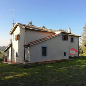 Panoramische Boerderij met olijfgaard